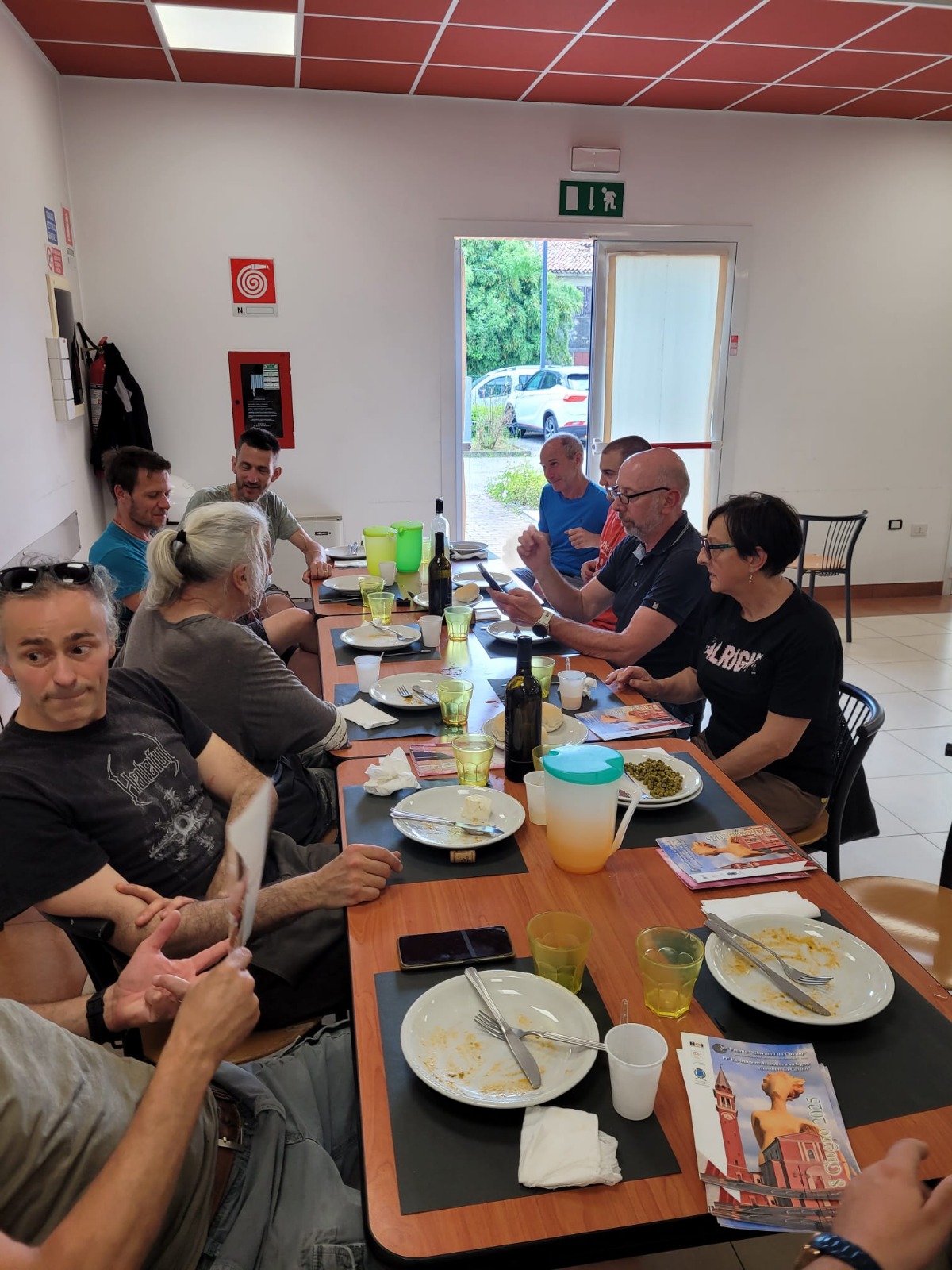 scultori del “Simposio” di scultura su legno di Cavino ospiti al Centro Paolo VI