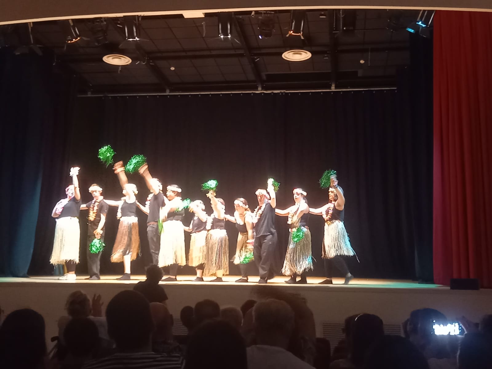 Al teatro di Vigonza i nostri utenti al di qua e al di là del palcoscenico Al teatro di Vigonza i nostri utenti al di qua e al di là del palcoscenico