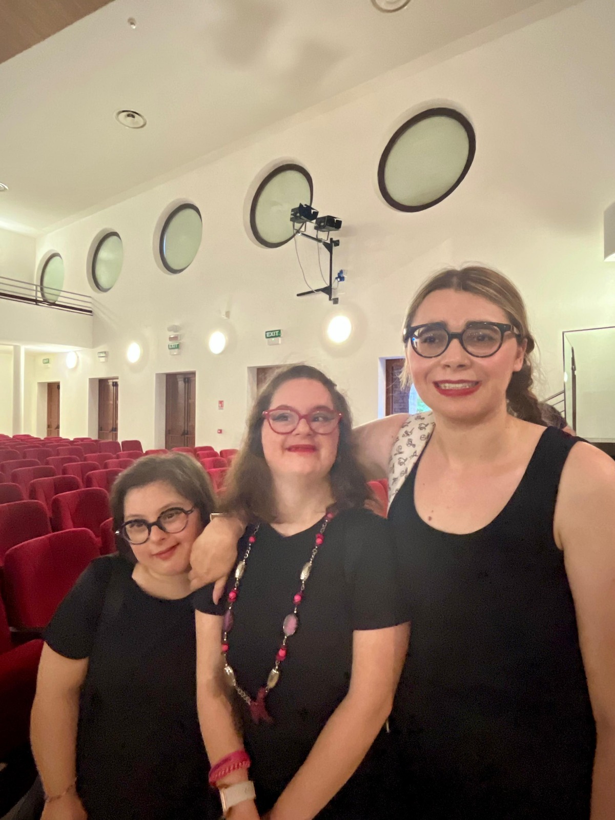 Al teatro di Vigonza i nostri utenti al di qua e al di là del palcoscenico Al teatro di Vigonza i nostri utenti al di qua e al di là del palcoscenico