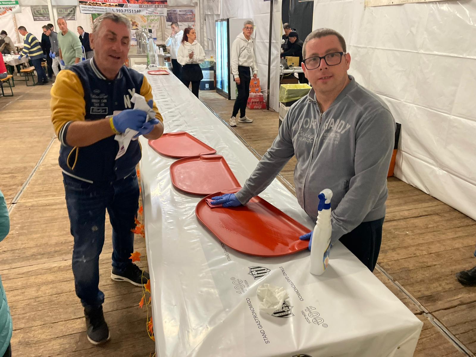 Voi “Fieri di servire alla Fiera”, noi fieri di voi! Voi “Fieri di servire alla Fiera”, noi fieri di voi!